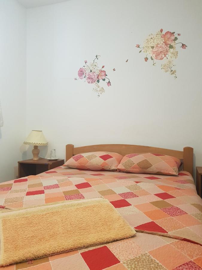 Pansion Lug Hotel Belgrád Kültér fotó