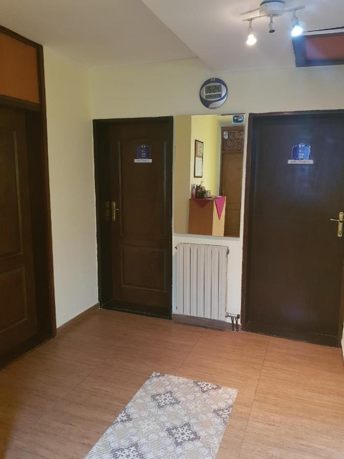 Pansion Lug Hotel Belgrád Kültér fotó