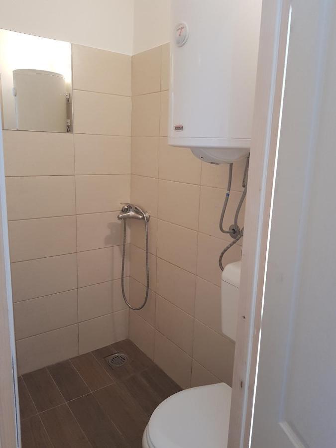Pansion Lug Hotel Belgrád Kültér fotó