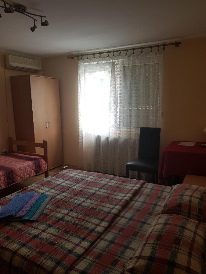Pansion Lug Hotel Belgrád Kültér fotó