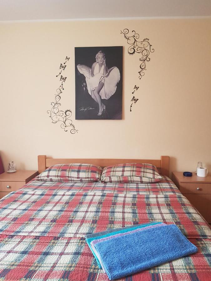 Pansion Lug Hotel Belgrád Kültér fotó