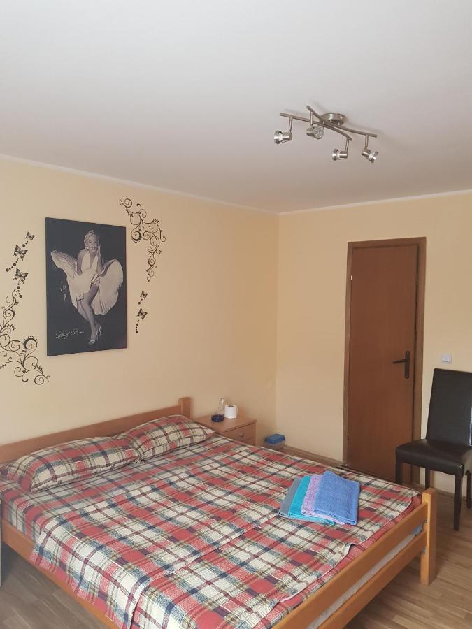 Pansion Lug Hotel Belgrád Kültér fotó