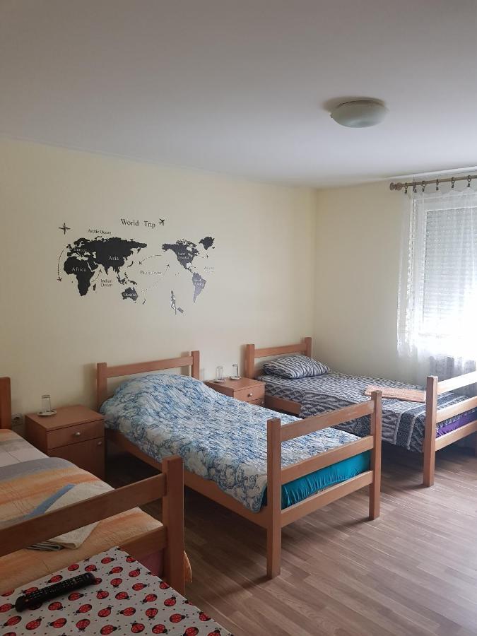 Pansion Lug Hotel Belgrád Kültér fotó
