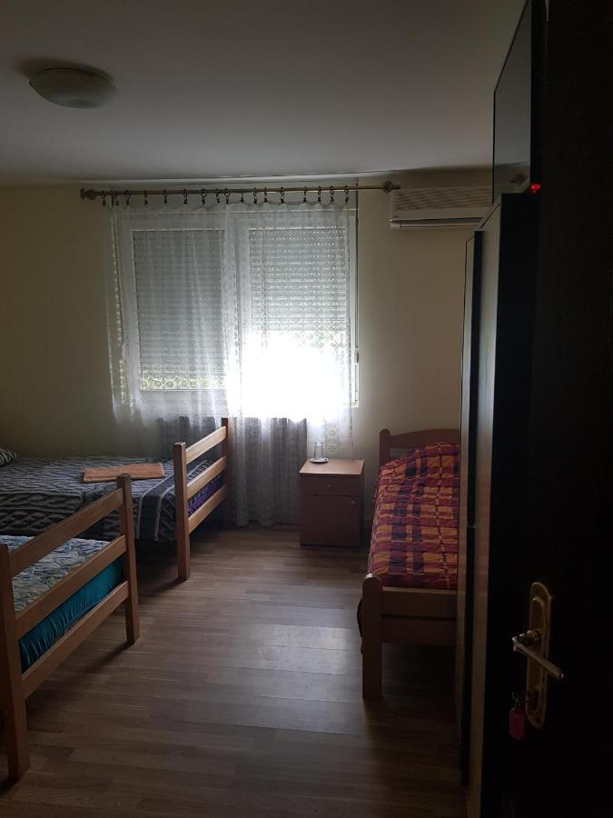 Pansion Lug Hotel Belgrád Kültér fotó