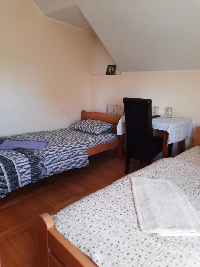 Pansion Lug Hotel Belgrád Kültér fotó