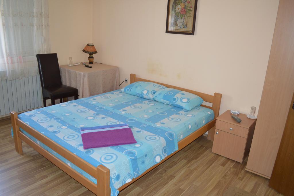 Pansion Lug Hotel Belgrád Szoba fotó