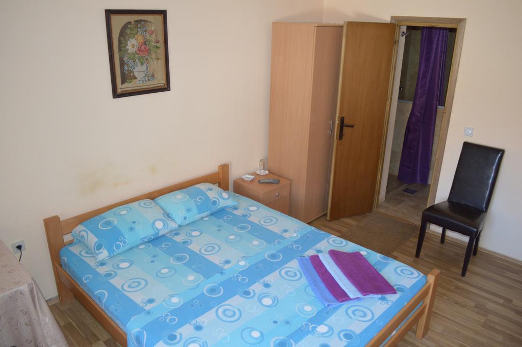 Pansion Lug Hotel Belgrád Szoba fotó