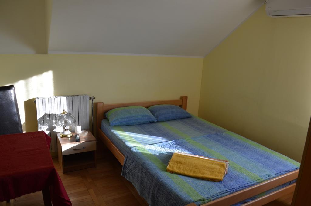 Pansion Lug Hotel Belgrád Szoba fotó